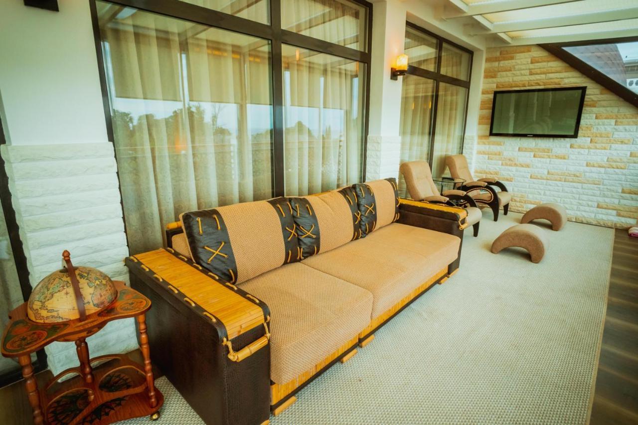 Leon Boutique Hotel Sukhumi Esterno foto