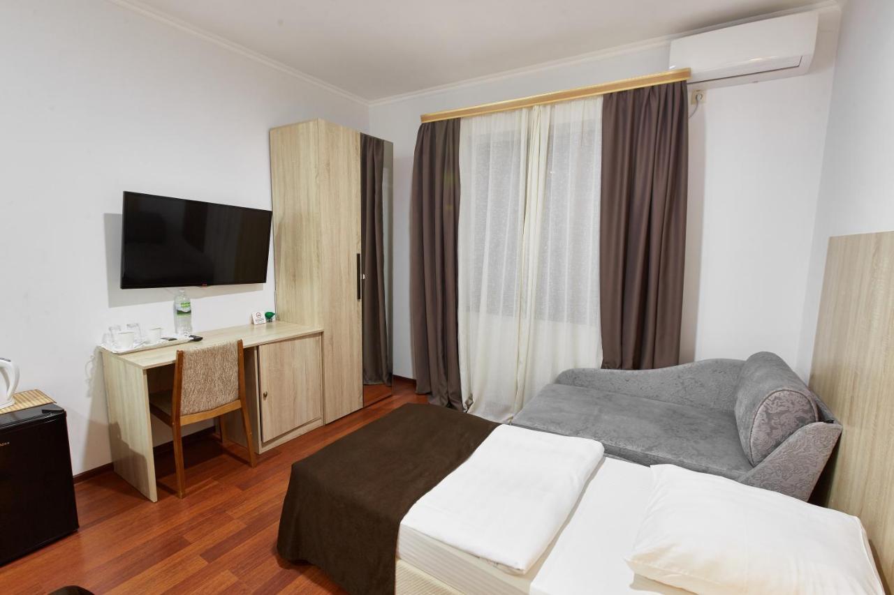 Leon Boutique Hotel Sukhumi Esterno foto