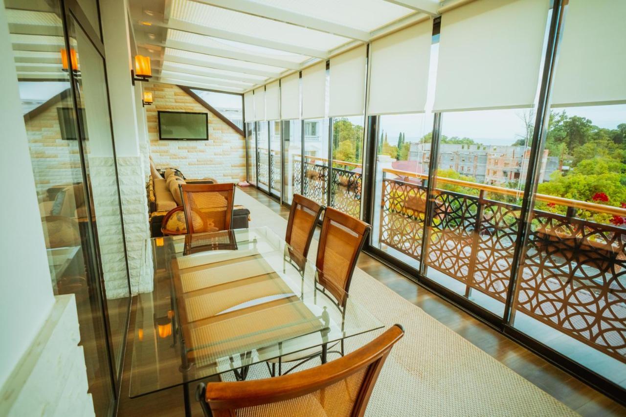 Leon Boutique Hotel Sukhumi Esterno foto