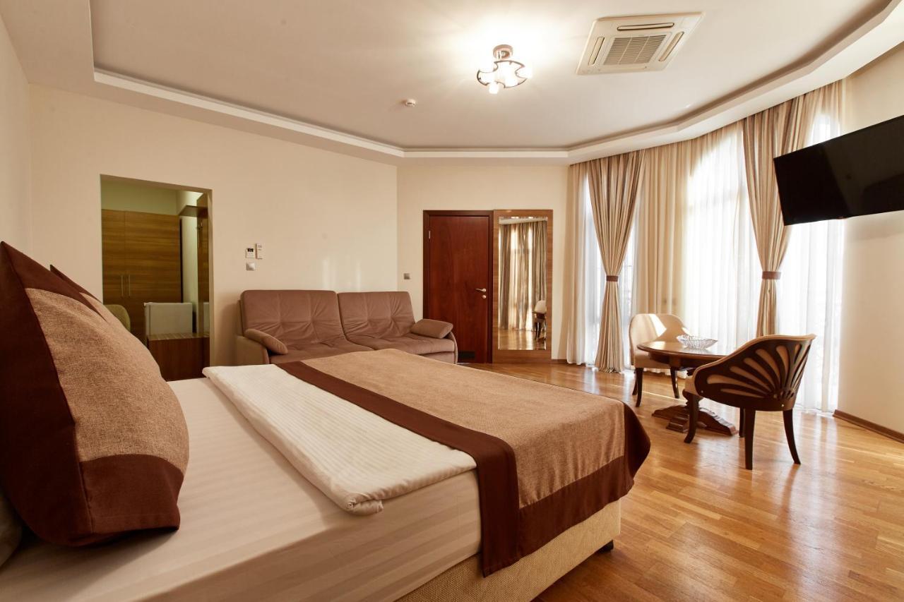 Leon Boutique Hotel Sukhumi Esterno foto